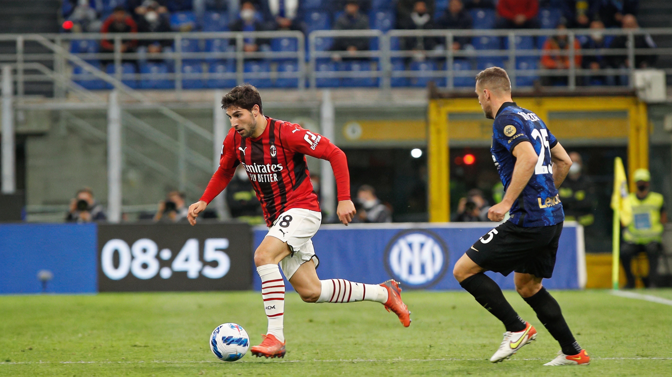 米兰·(milan)中国官方网站高清直播界面展示实时比分、赛程和比赛追踪
